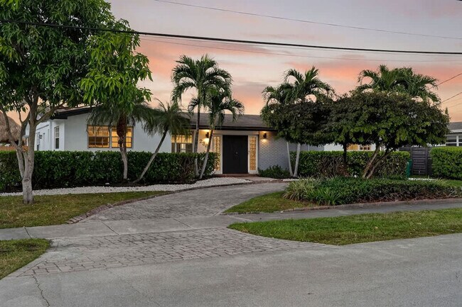 Building Photo - 2365 NE 195th St