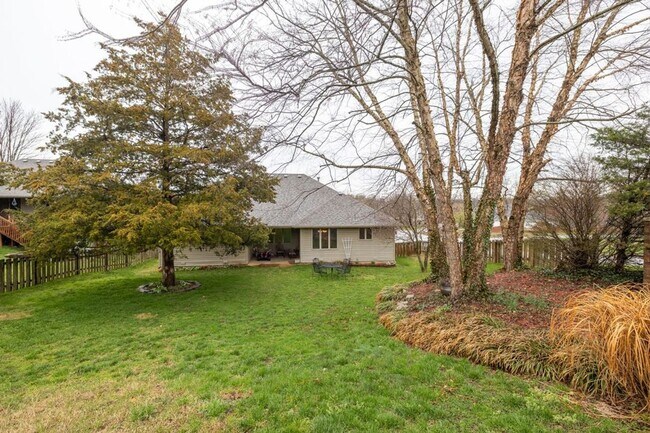 Building Photo - 3 Bedroom Home 2 Bath 2 Car Garage - Great...