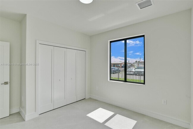 Building Photo - 5145 E 3rd Ave