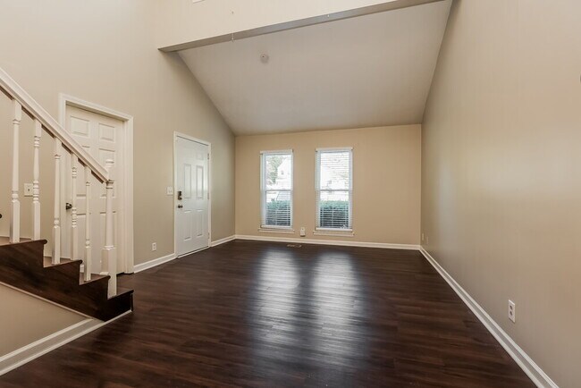 Building Photo - 747 Lake Terrace Dr