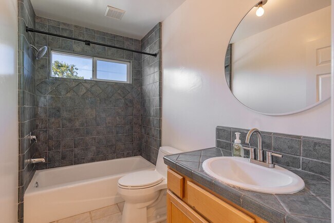 Building Photo - 304 El Conejo Dr
