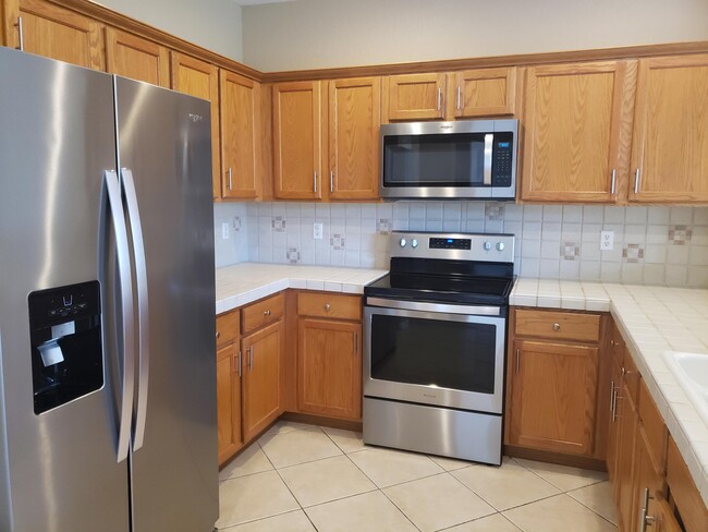 Building Photo - 3027 N Evergreen Cir