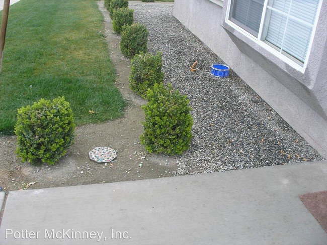 Building Photo - 725 Greenwood Meadow Ln