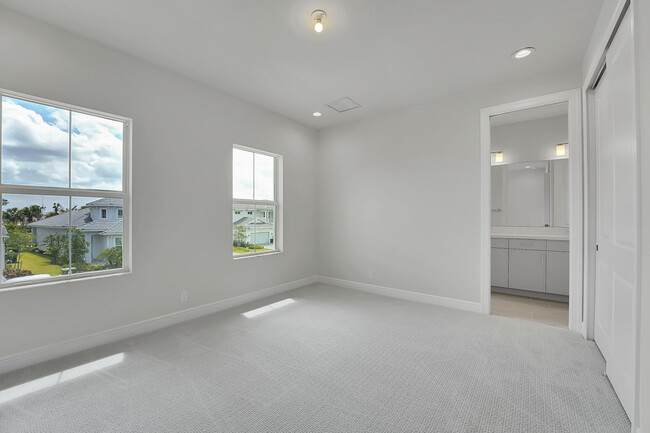 Building Photo - 9341 Crestview Cir