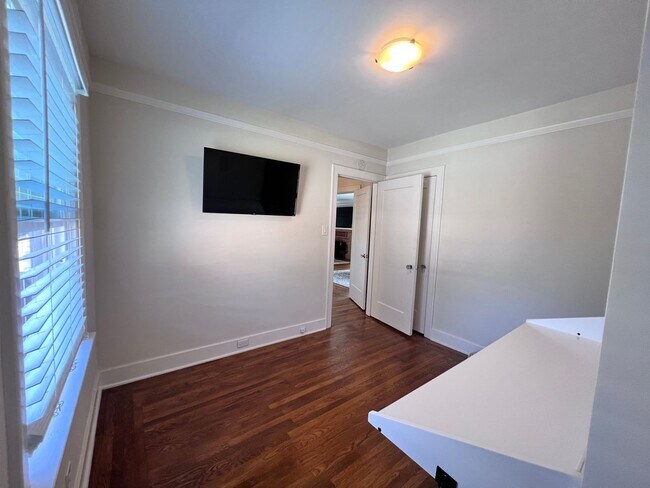 Building Photo - Fully Updated Home in San Leandro Available for Rent!!