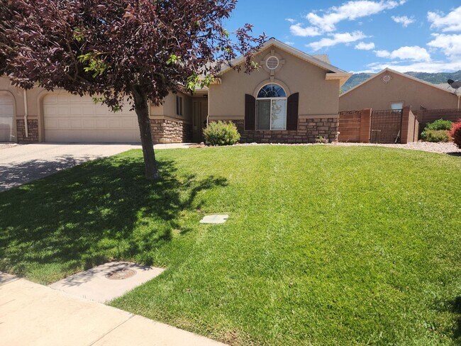 Primary Photo - Pet Friendly Southern View Townhome Applic...