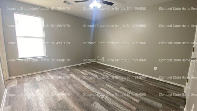 Building Photo - 611 Martin Ln