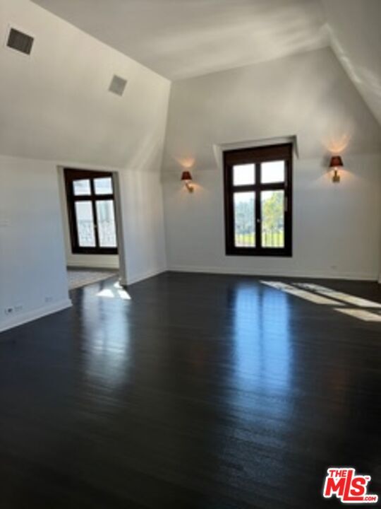 Building Photo - 316 N Rossmore Ave