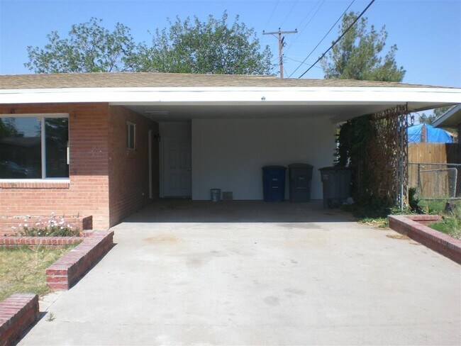 Building Photo - 2801 Hawick Rd