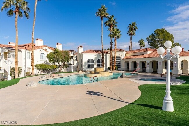 Building Photo - 698 S Racetrack Rd