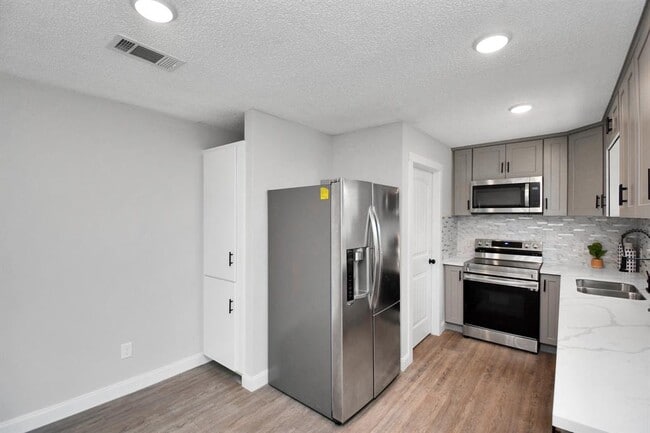 Building Photo - 1030 San Felipe Rd