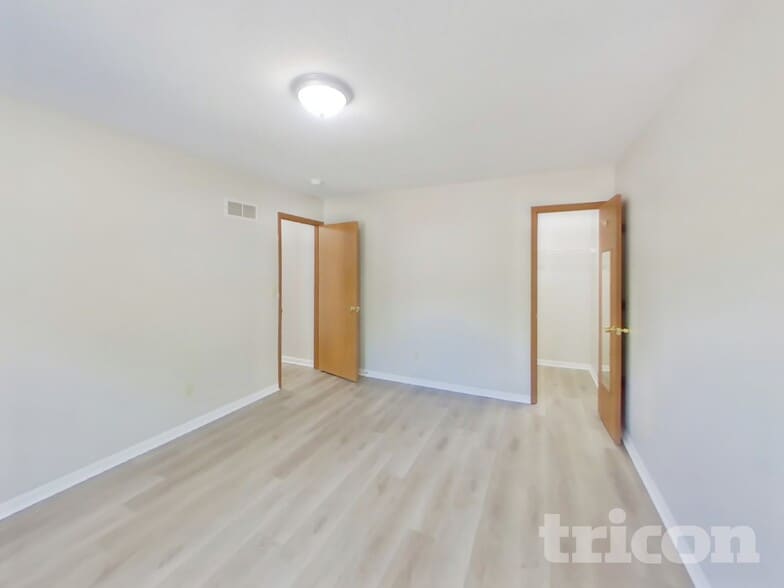 Building Photo - 1816 Hilltop Village Ln