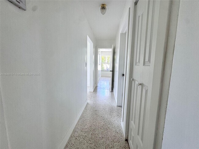 Building Photo - 250 Beacom Blvd