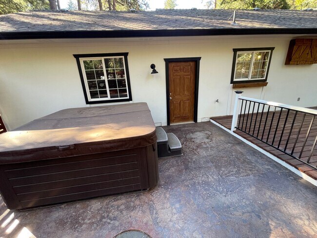 Building Photo - 14772 Holmwood Dr