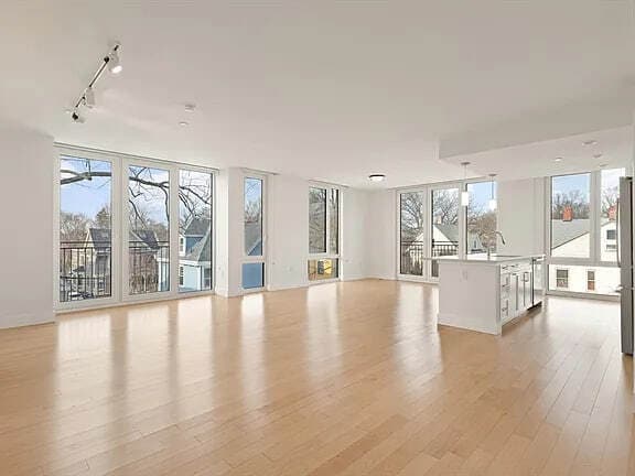 Building Photo - 7 Beech St