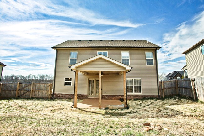 Building Photo - Don't Miss This New Rental!