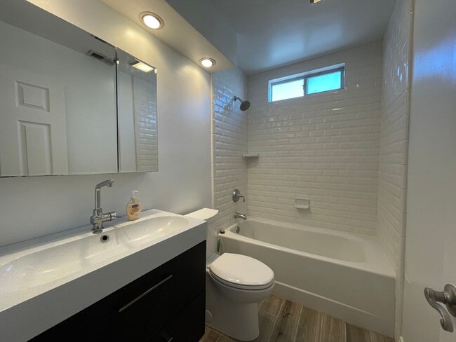 Building Photo - Cozy 2 Bedroom, 1 Bath Townhome in the Heart of North Park!