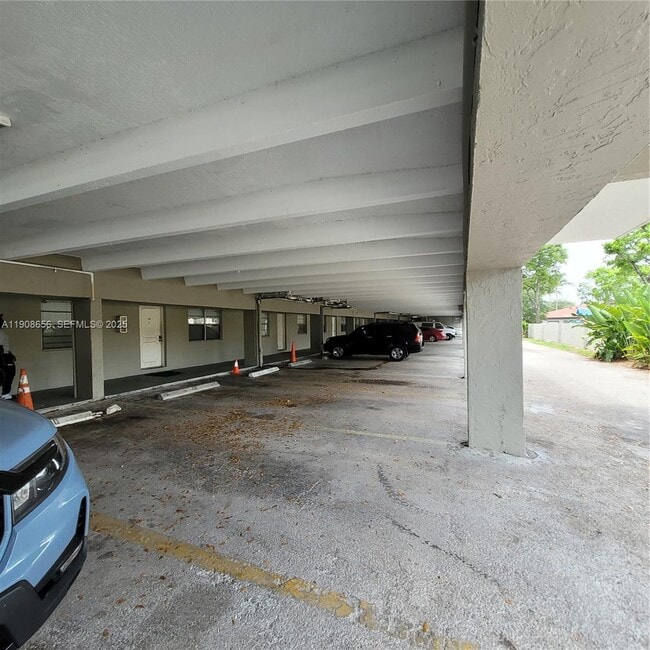 Building Photo - 5100 SW 41st St