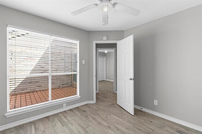 Building Photo - 2302 Windrift Way