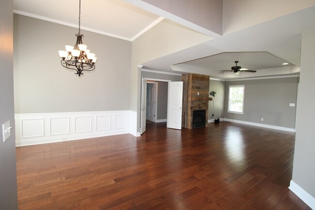 Building Photo - 1820 Moorhill Estate Dr