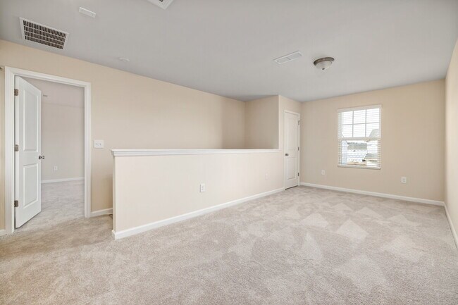 Building Photo - 3 Bedrooms, 2.5 Bathrooms, and 2083 sqft. comfortable and versatile Osprey plan in Raleigh 540 We...