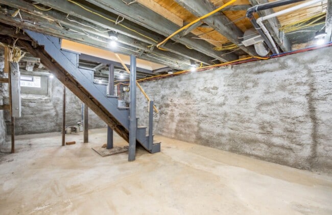 Building Photo - 3 Bedroom 1.5 Bath - Pittsburgh