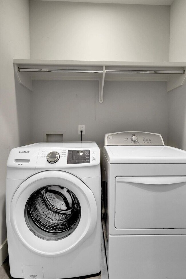 Building Photo - EAST NASHVILLE - FOUR BEDROOM Historic Home with amazing views of Nashville Skyline!