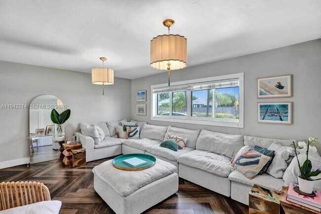 Building Photo - 2080 NE 65th St