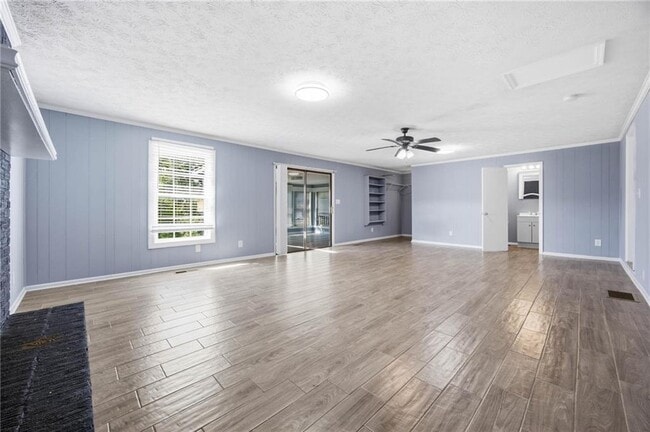 Building Photo - 421 E Crogan St