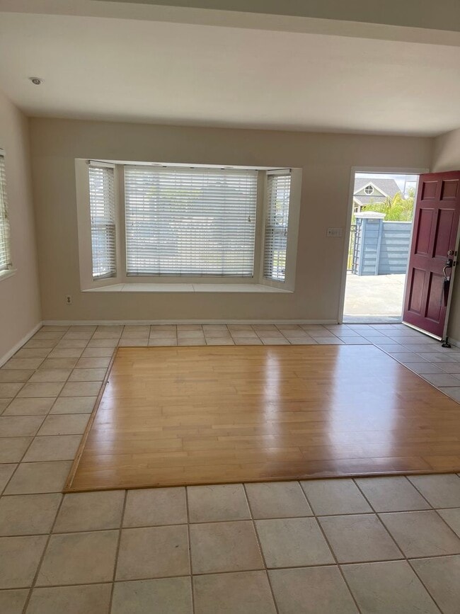 Building Photo - 3BR/2BA   By the beach.