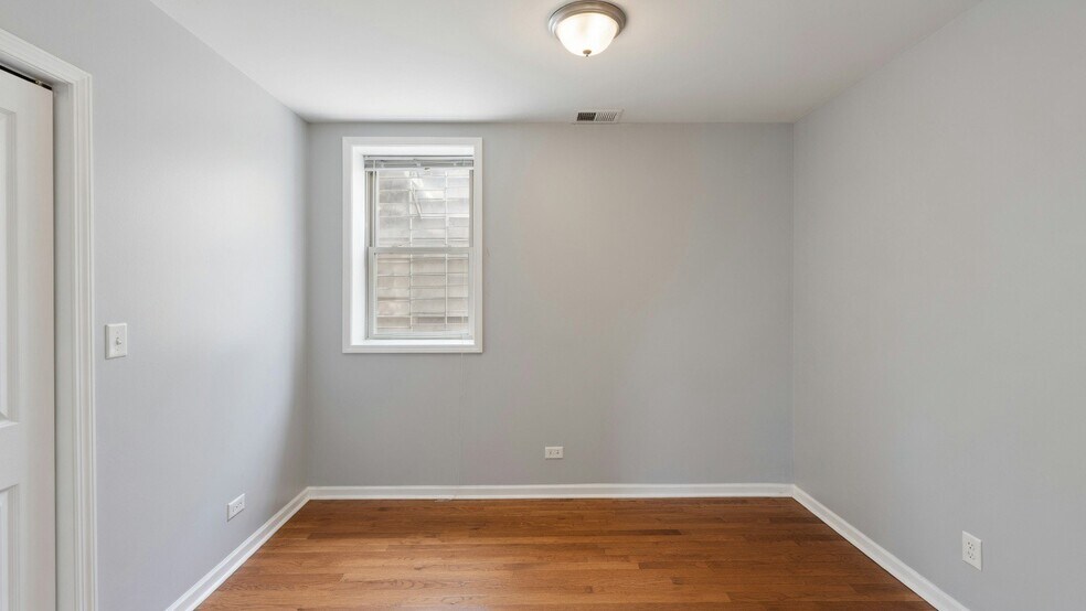 Building Photo - 3727 N Ashland Ave
