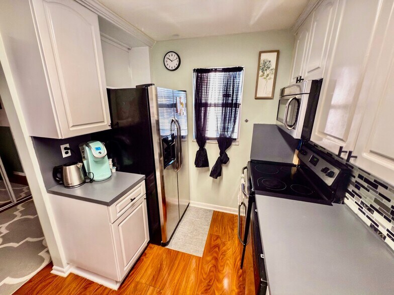 Building Photo - 7610 Stirling Rd