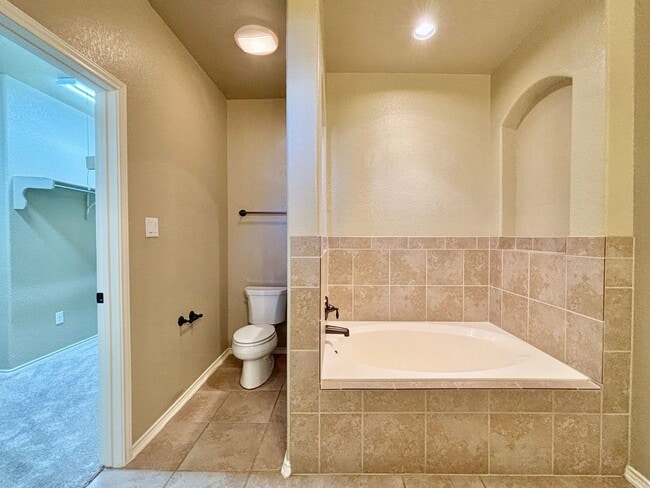 Building Photo - A beautifully maintained 3-bedroom, 2-bath oasis nestled right off 1604 and FM 1976 in Converse!