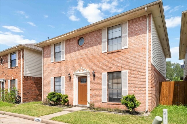 Building Photo - 13834 Trumpetvine St