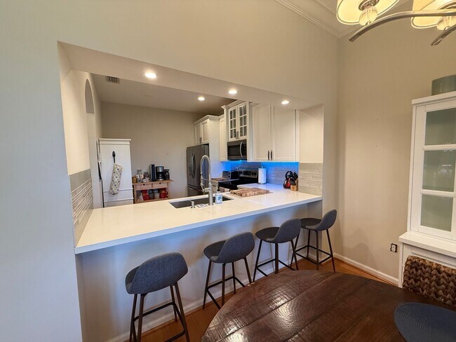 Building Photo - Two-story Upscale Townhouse located at Bel...