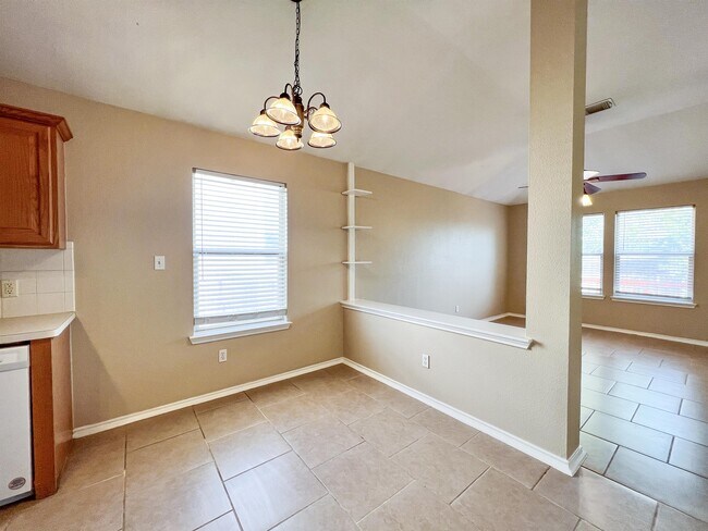 Building Photo - 1632 Sunnycrest Cir