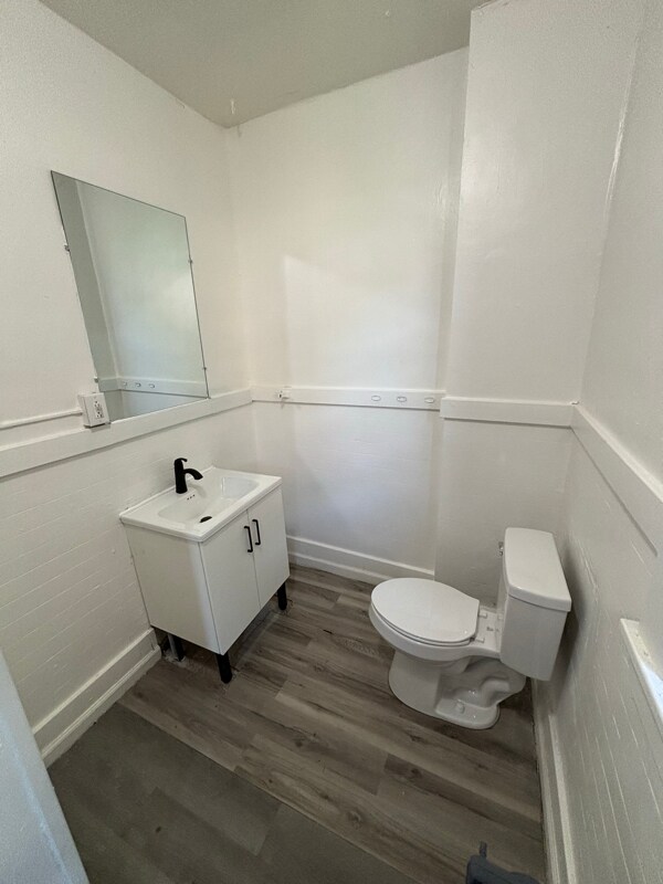 Building Photo - 702 Airbrake Ave
