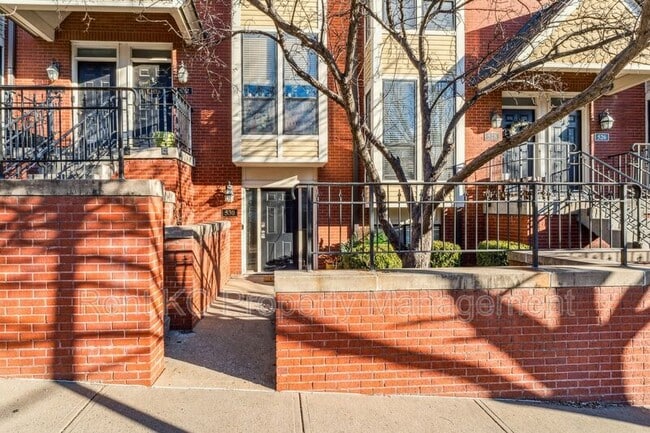 Building Photo - 530 W 10th St