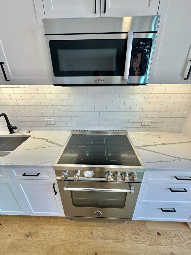 Building Photo - MOVE -IN SPECIAL-FREE RENT! Luxury 2 Bedroom, 2.5 bath Avidian Condo in Navy Yard with Parking.