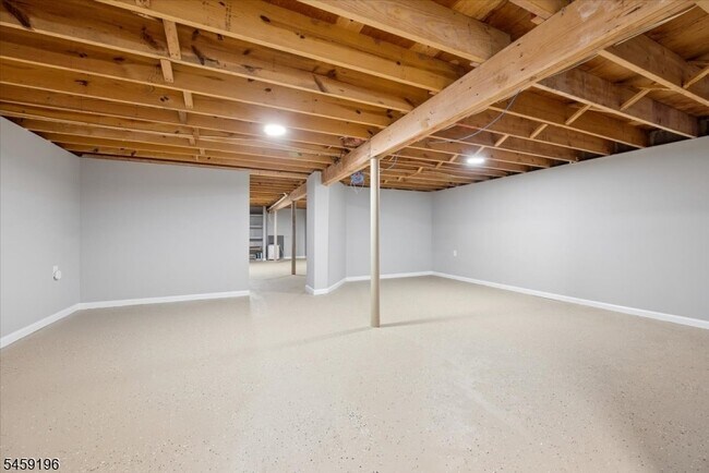 Building Photo - 74 Farm Rd