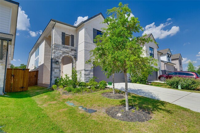 Building Photo - 617 Buckaroo Dr