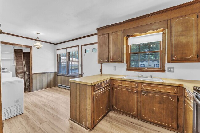Building Photo - Charming 3-Bed, 2-Bath Haven in Anderson w...