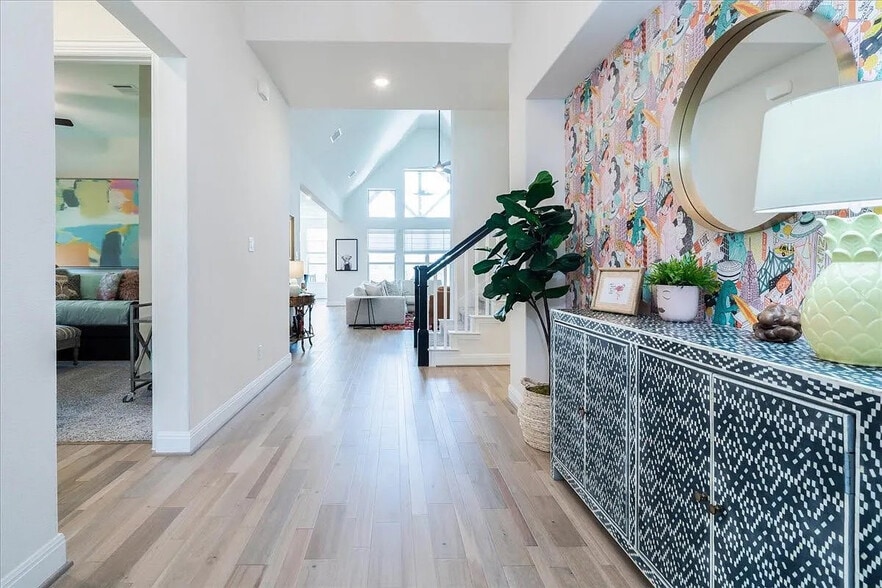 Building Photo - Room in House on Fresno Ave