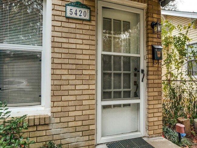 Building Photo - 5420 Miller Ave