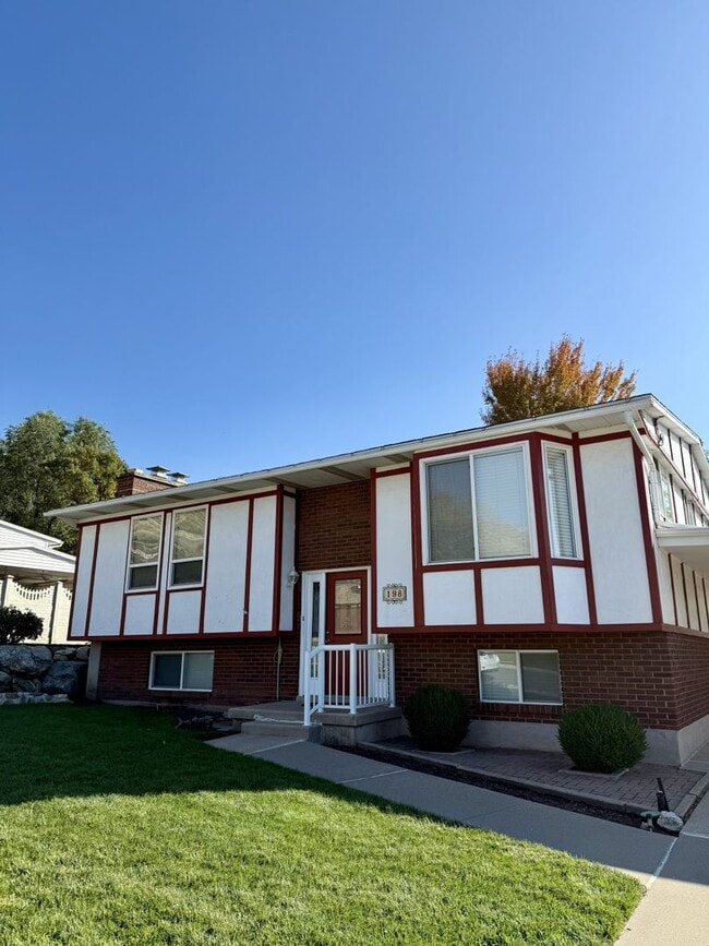 Building Photo - Charming 4-Bedroom Home in the Heart of Ce...