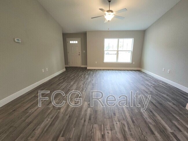 Building Photo - 36 Hemlock Radial Cir