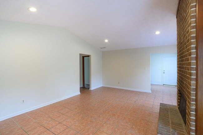 Building Photo - Magnolia Drive Duplex