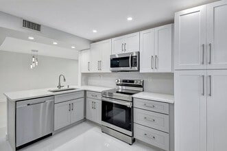 Building Photo - 15378 Lakes of Delray Blvd