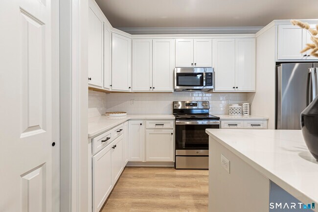 Building Photo - 7 Loomis Rd