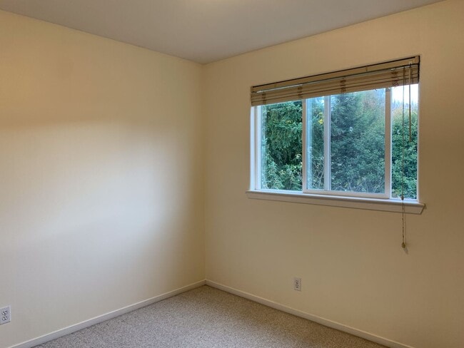 Building Photo - Beautiful 4BR Home | Cul-de-Sac Setting | Prime Bellevue Location